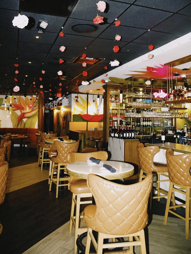 We are ready for date night! 🥂

Enjoy live music today with @drewberries.mi hea